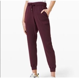 Lululemon on the way jogger woven size 6